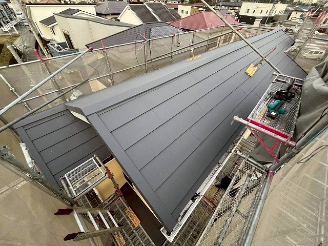 高砂市　屋根のカバー工法終了